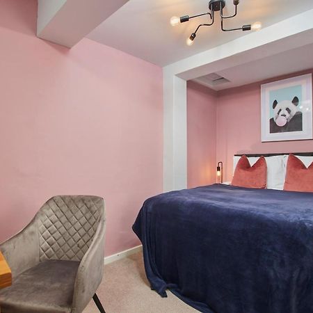 Fantastic Central Stratford Two Bedroom Apartment By Purestay Short Lets & Serviced Accommodation With Parking Esterno foto