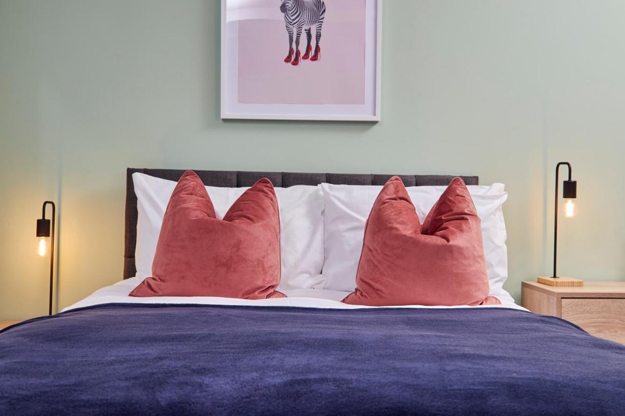 Fantastic Central Stratford Two Bedroom Apartment By Purestay Short Lets & Serviced Accommodation With Parking Esterno foto