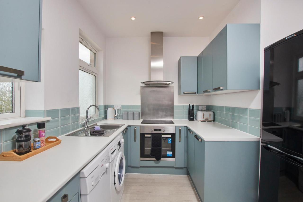 Fantastic Central Stratford Two Bedroom Apartment By Purestay Short Lets & Serviced Accommodation With Parking Esterno foto
