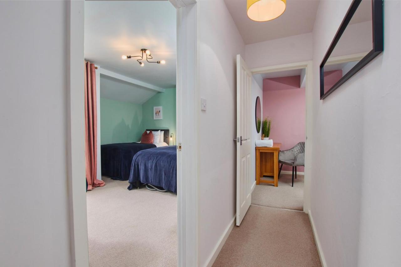 Fantastic Central Stratford Two Bedroom Apartment By Purestay Short Lets & Serviced Accommodation With Parking Esterno foto