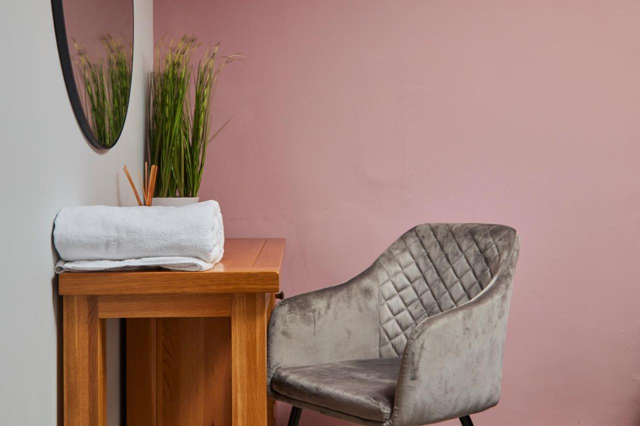 Fantastic Central Stratford Two Bedroom Apartment By Purestay Short Lets & Serviced Accommodation With Parking Esterno foto