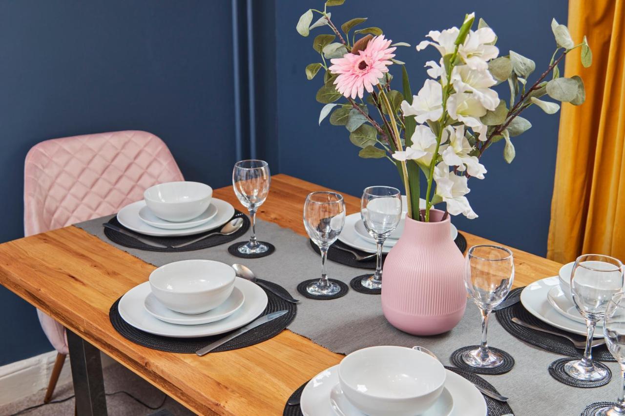 Fantastic Central Stratford Two Bedroom Apartment By Purestay Short Lets & Serviced Accommodation With Parking Esterno foto